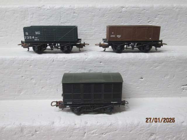 HO SCALE - LIMA - X3 SHORT GOODS WAGONS