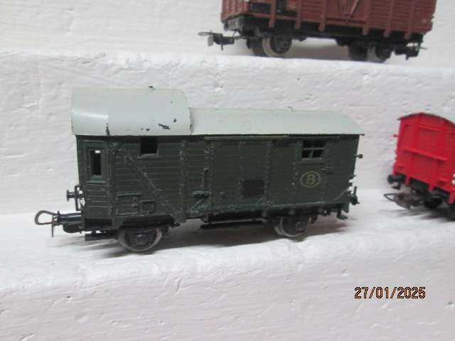 HO SCALE - PIKO - X3 SHORT GOODS WAGONS