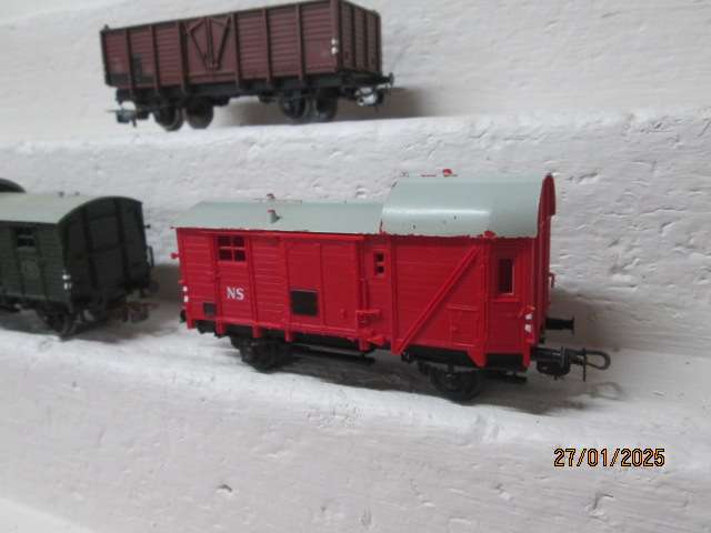HO SCALE - PIKO - X3 SHORT GOODS WAGONS