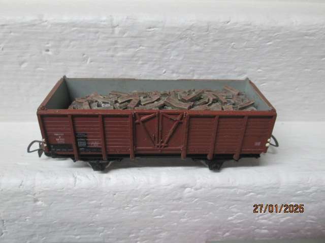 HO SCALE - PIKO - X3 SHORT GOODS WAGONS
