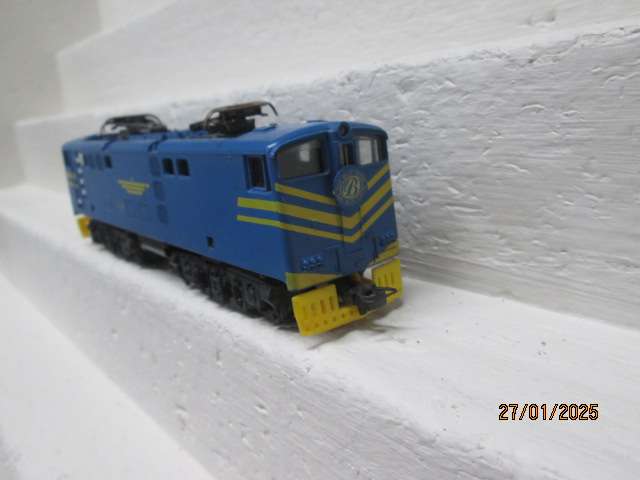 HO SCALE - LIMA - SAR -BLUE 5E ELECTRIC LOCOMOTIVE (E12003 - VERY RARE)