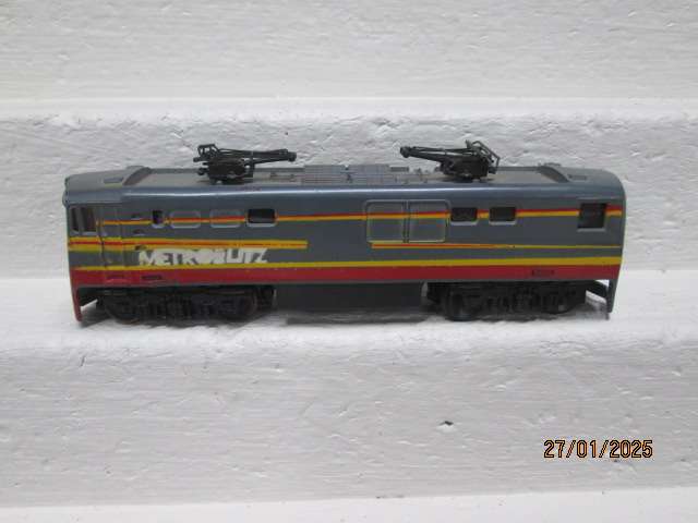 HO SCALE - LIFELIKE - SAR -  6E METROBLITZ ELECTRIC LOCOMOTIVE