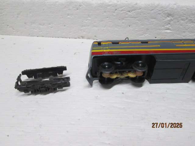 HO SCALE - LIFELIKE - SAR -  6E METROBLITZ ELECTRIC LOCOMOTIVE