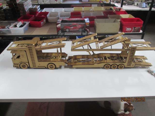 1:18 SCALE - SCANNIA - LAZER CUT CAR CARRIER