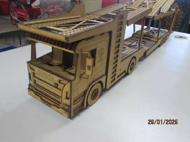 1:18 SCALE - SCANNIA - LAZER CUT CAR CARRIER