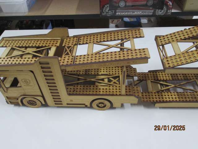 1:18 SCALE - SCANNIA - LAZER CUT CAR CARRIER