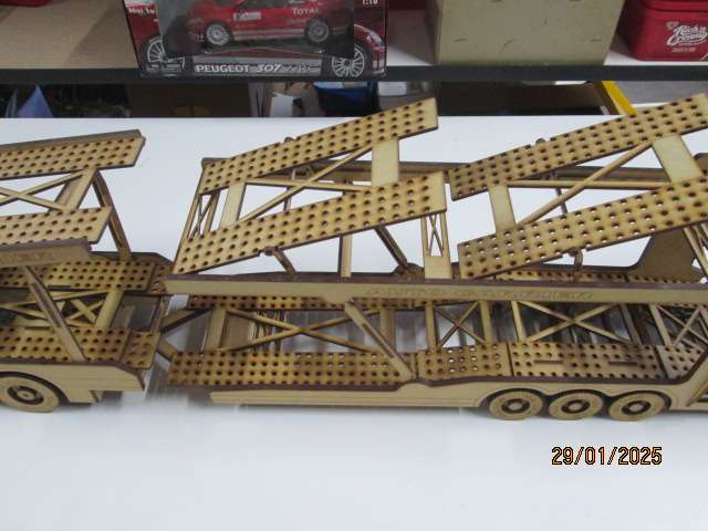 1:18 SCALE - SCANNIA - LAZER CUT CAR CARRIER