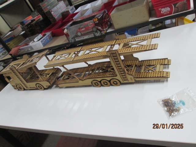 1:18 SCALE - SCANNIA - LAZER CUT CAR CARRIER