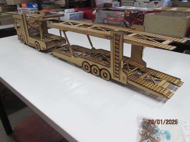 1:18 SCALE - SCANNIA - LAZER CUT CAR CARRIER