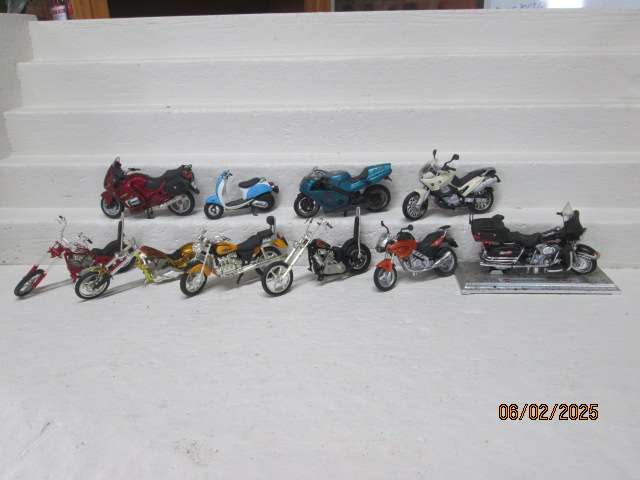 1:12 SCALE - DIE CAST MOTORBIKES - X10