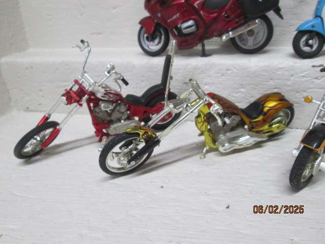 1:12 SCALE - DIE CAST MOTORBIKES - X10
