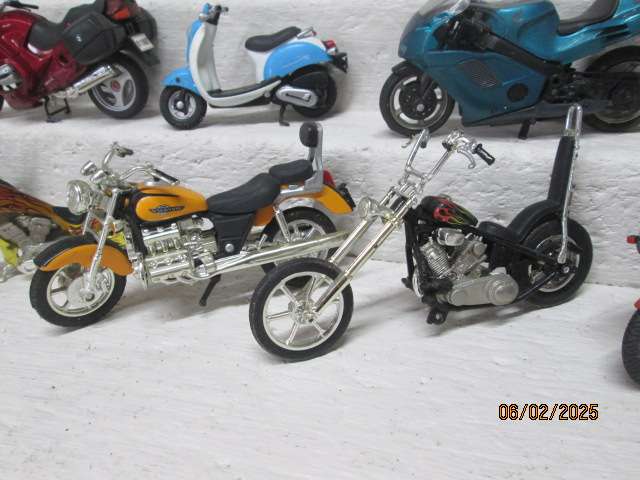 1:12 SCALE - DIE CAST MOTORBIKES - X10