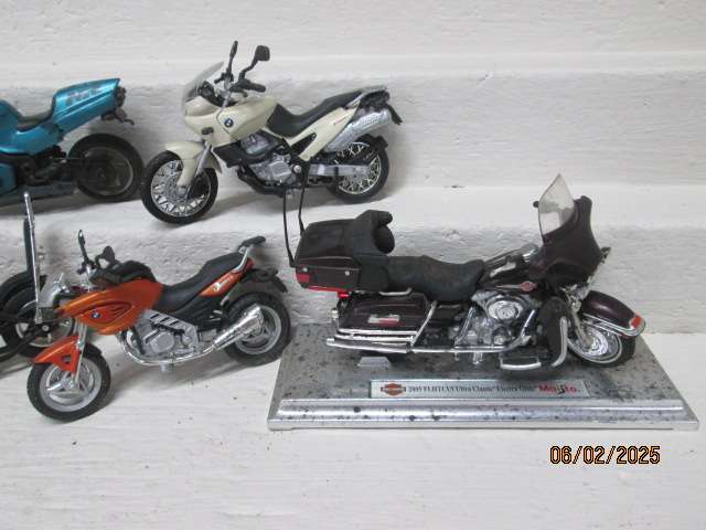 1:12 SCALE - DIE CAST MOTORBIKES - X10