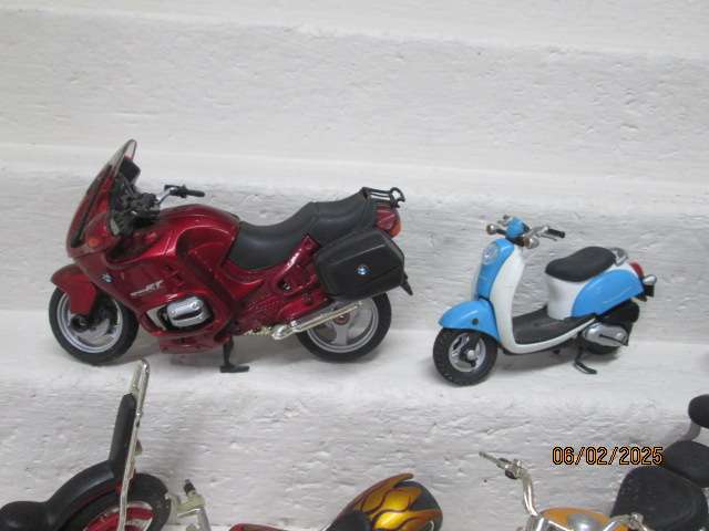 1:12 SCALE - DIE CAST MOTORBIKES - X10