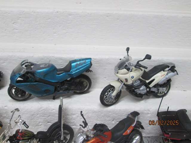 1:12 SCALE - DIE CAST MOTORBIKES - X10