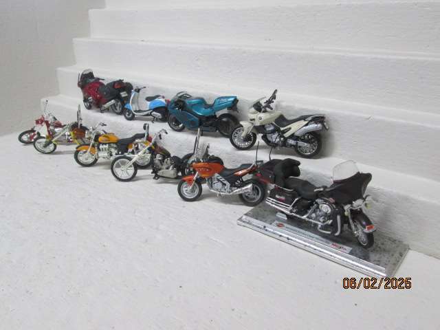 1:12 SCALE - DIE CAST MOTORBIKES - X10