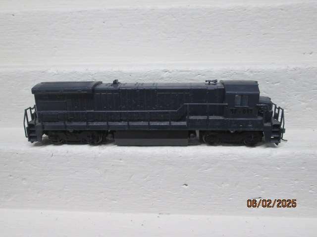 HO SCALE - BACHMANN - DARK BLUE DIESEL LOCOMOTIVE