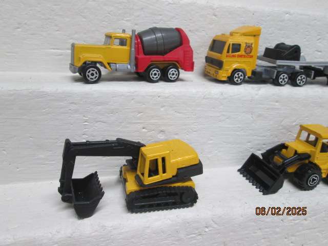 HO SCALE - MAJORETTE - CONSTRUCTION VEHICLE