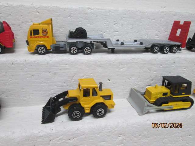HO SCALE - MAJORETTE - CONSTRUCTION VEHICLE