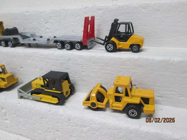 HO SCALE - MAJORETTE - CONSTRUCTION VEHICLE