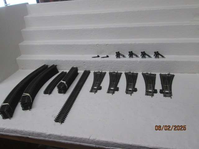 HO / OO SCALE - HORNBY- TRACK X42 PIECES