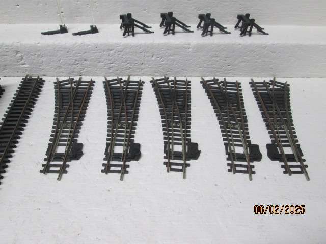 HO / OO SCALE - HORNBY- TRACK X42 PIECES