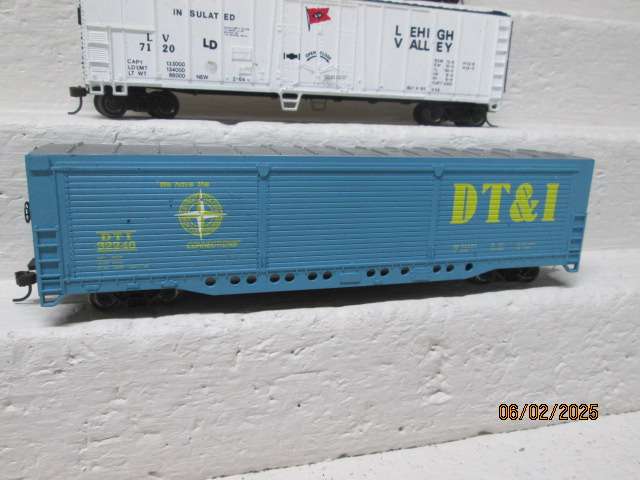 HO SCALE  - BACHMANN - X3 GOODS WAGONS