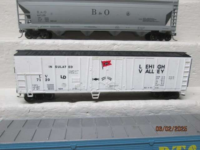 HO SCALE  - BACHMANN - X3 GOODS WAGONS