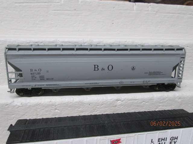 HO SCALE  - BACHMANN - X3 GOODS WAGONS