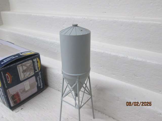 OO SCALE- BACHMANN - SCENECRAFT GRAIN LOADING TERMINAL - BOXED