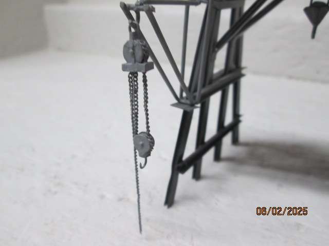 OO SCALE- BACHMANN - SCENECRAFT DEPOT HOIST - BOXED