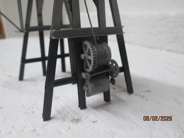 OO SCALE- BACHMANN - SCENECRAFT DEPOT HOIST - BOXED