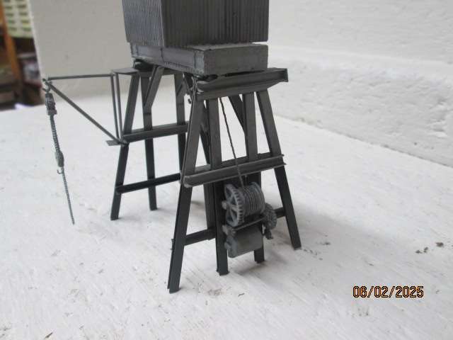 OO SCALE- BACHMANN - SCENECRAFT DEPOT HOIST - BOXED