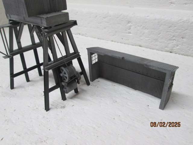 OO SCALE- BACHMANN - SCENECRAFT DEPOT HOIST - BOXED