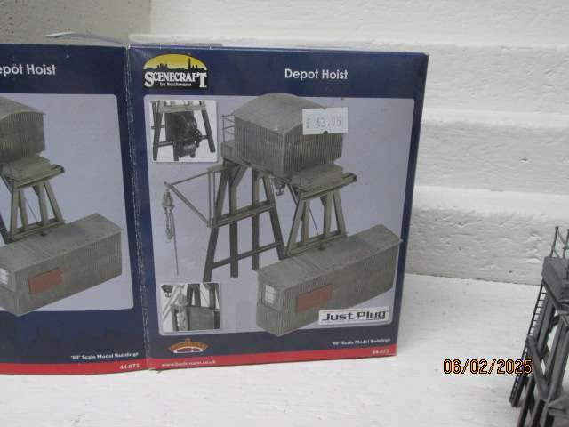 OO SCALE- BACHMANN - SCENECRAFT DEPOT HOIST - BOXED
