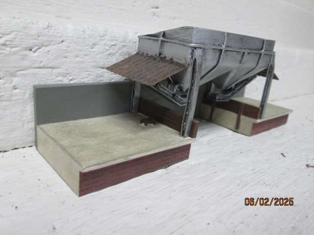 OO SCALE- HORNBY - SKALEDALE - COAL HOPPER STATION - BOXED