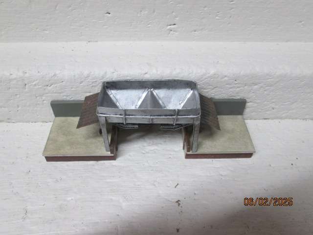 OO SCALE- HORNBY - SKALEDALE - COAL HOPPER STATION - BOXED