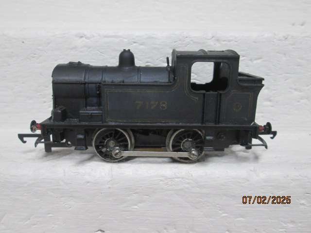 OO SCALE - HORNBY - 0-4-0 STEAM LOCOMOTIVE