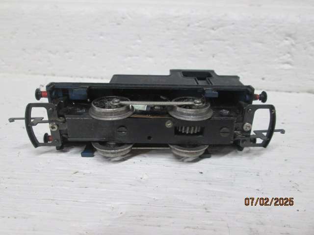 OO SCALE - HORNBY - 0-4-0 STEAM LOCOMOTIVE