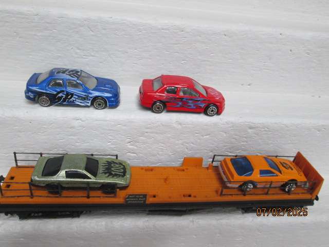 OO SCALE - HORNBY - FLAT WAGON WITH CAR LOAD
