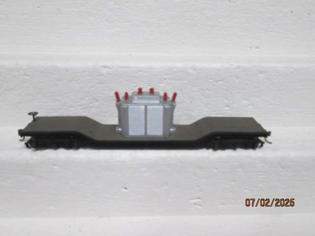 HO SCALE - BACHMANN - LOWELL 6-AXLE WAGON WITH TRANSFORMER LOAD