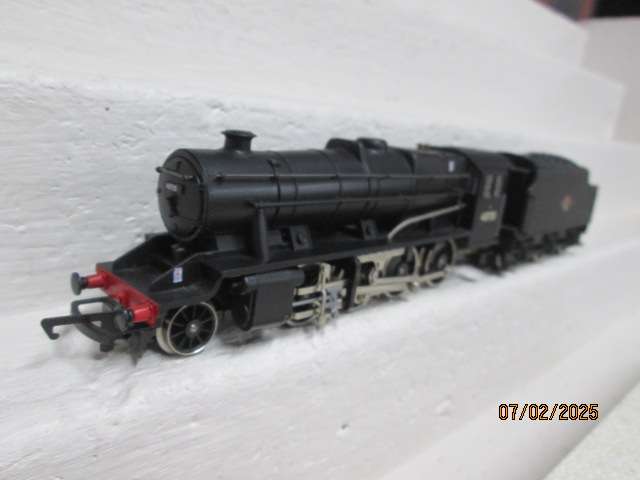 OO SCALE - HORNBY - CLASS 8F STEAM LOCOMOTIVE - BOXED