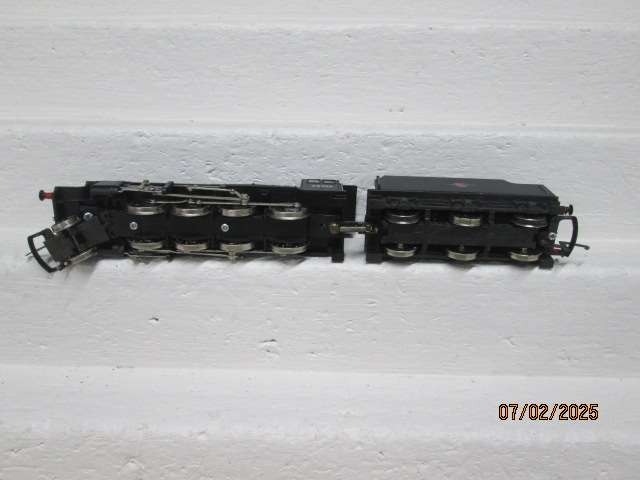 OO SCALE - HORNBY - CLASS 8F STEAM LOCOMOTIVE - BOXED