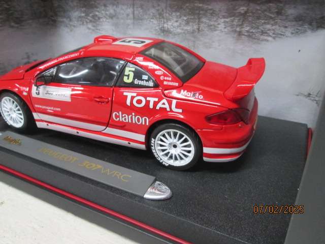 1:18 SCALE - DIE CAST - MAISTO - PEUGEOT 307 WRC RALLY CAR - BOXED