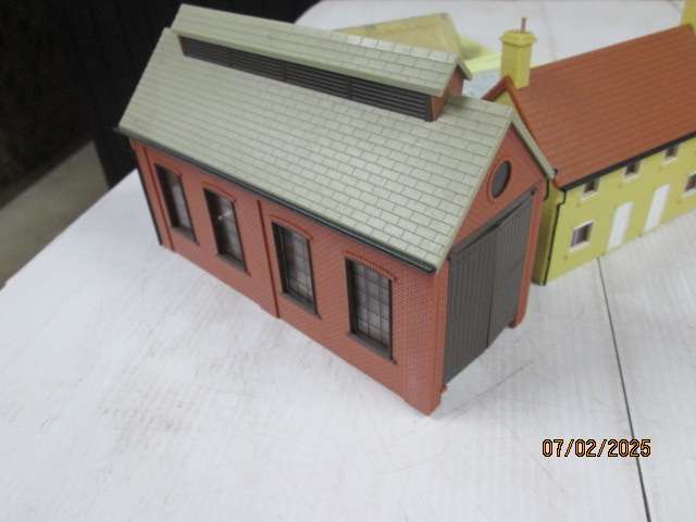 OO SCALE - MODEL RAILWAY VILLAGE BUILDINGS - X10