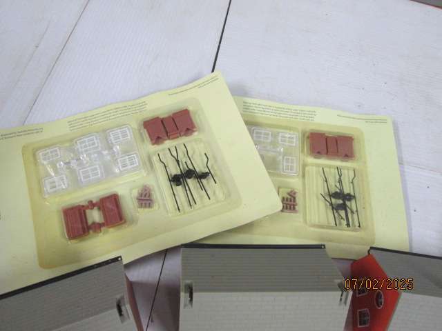 OO SCALE - MODEL RAILWAY VILLAGE BUILDINGS - X10