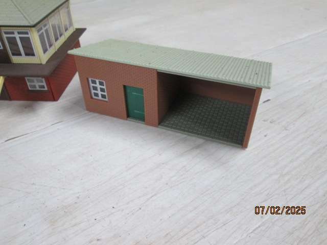 OO SCALE - MODEL RAILWAY VILLAGE BUILDINGS - X10