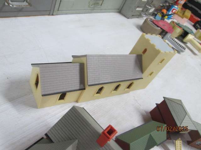 OO SCALE - MODEL RAILWAY VILLAGE BUILDINGS - X10