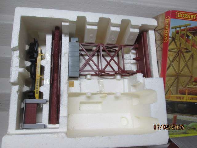 OO SCALE - HORNBY - TIMBER DEPOT - BOXED