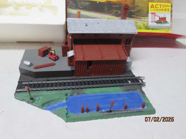 OO SCALE - HORNBY - TIMBER DEPOT - BOXED